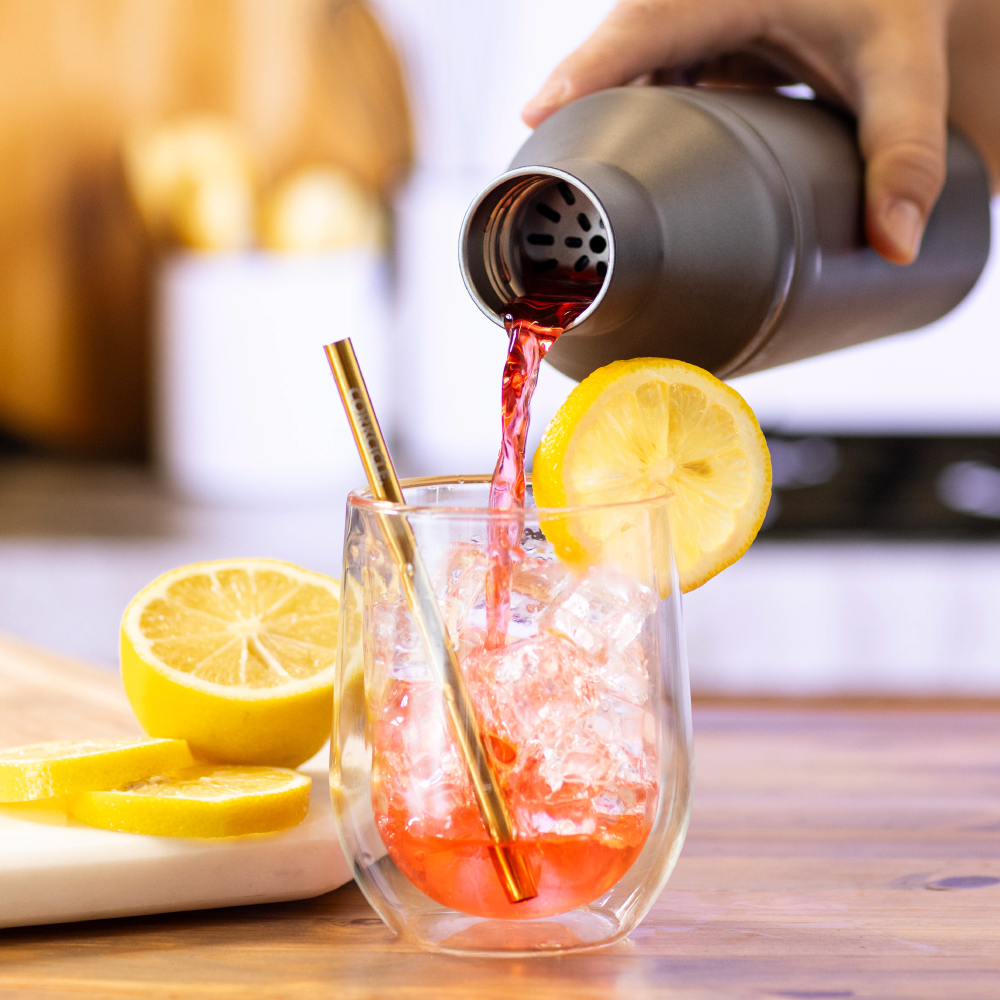 cocktail-shaker-lid-a0 Cocktail_Shaker_lifestyle_1_0f873eef-26b9-477a-b301-4dde25c00201.png